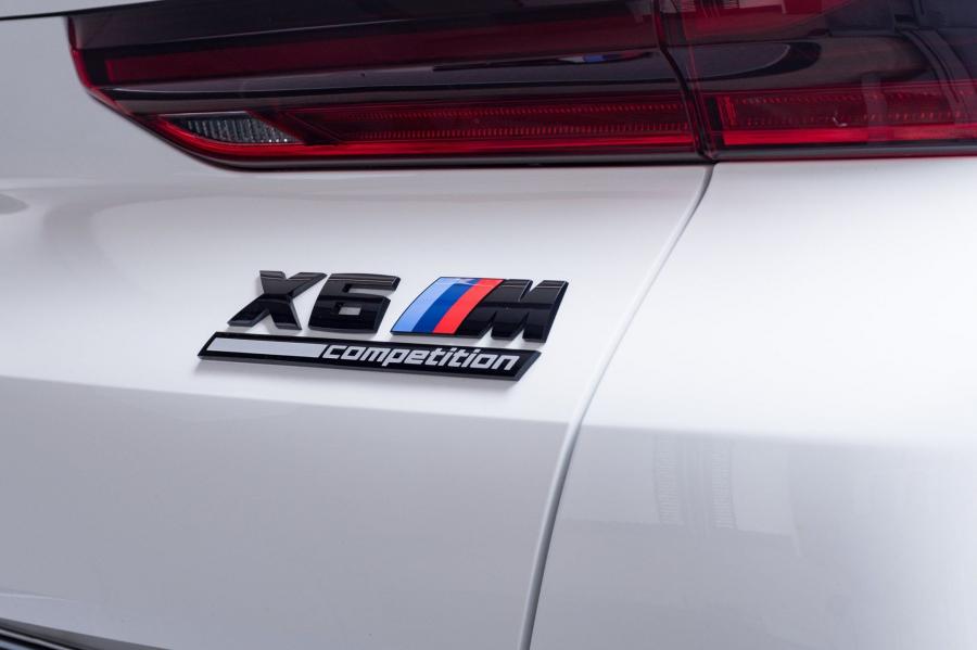Логотип BMW X6 M Competition (F96) 2020 года  (UAE) (фото 28 из 41)